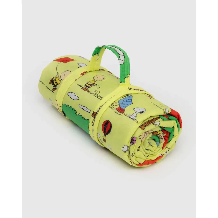 Baggu - Puffy Picnic Blanket - Peanuts Collab - Kite Eating Tree