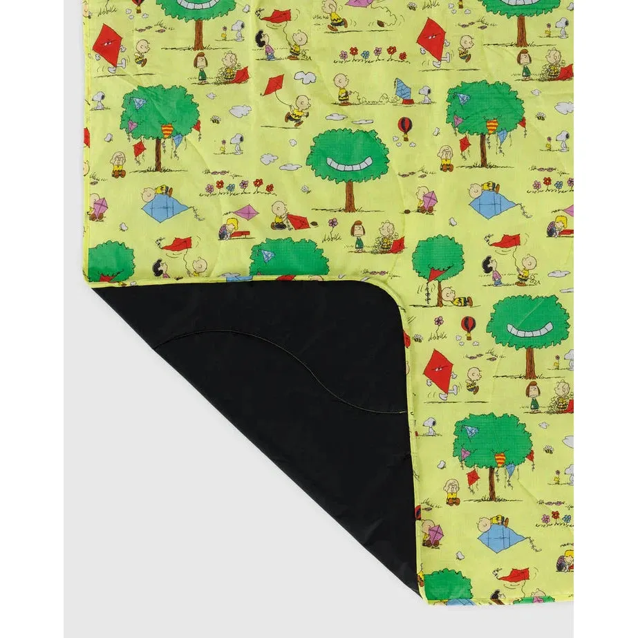 Baggu - Puffy Picnic Blanket - Peanuts Collab - Kite Eating Tree