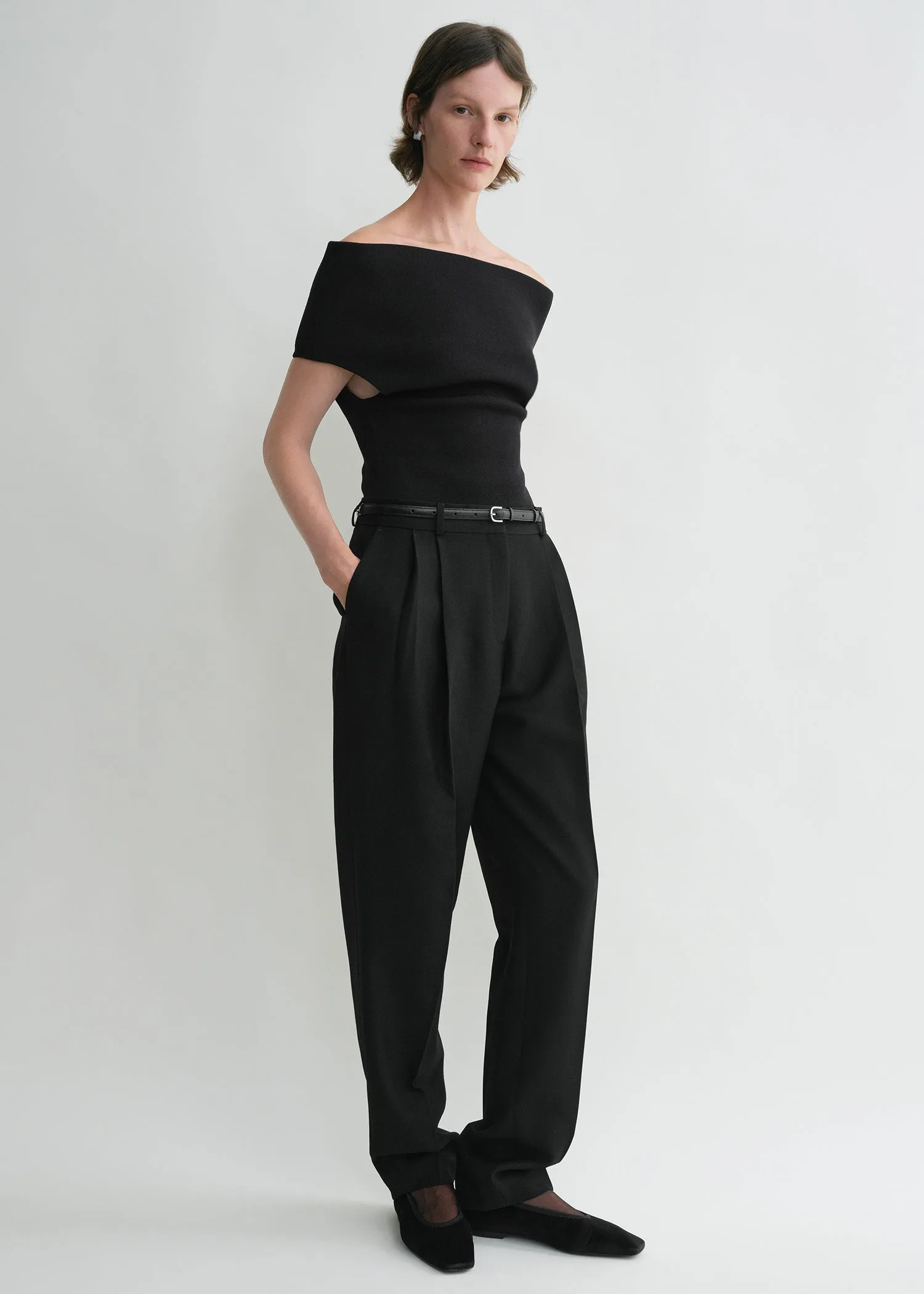 Double-pleated tailored trousers black