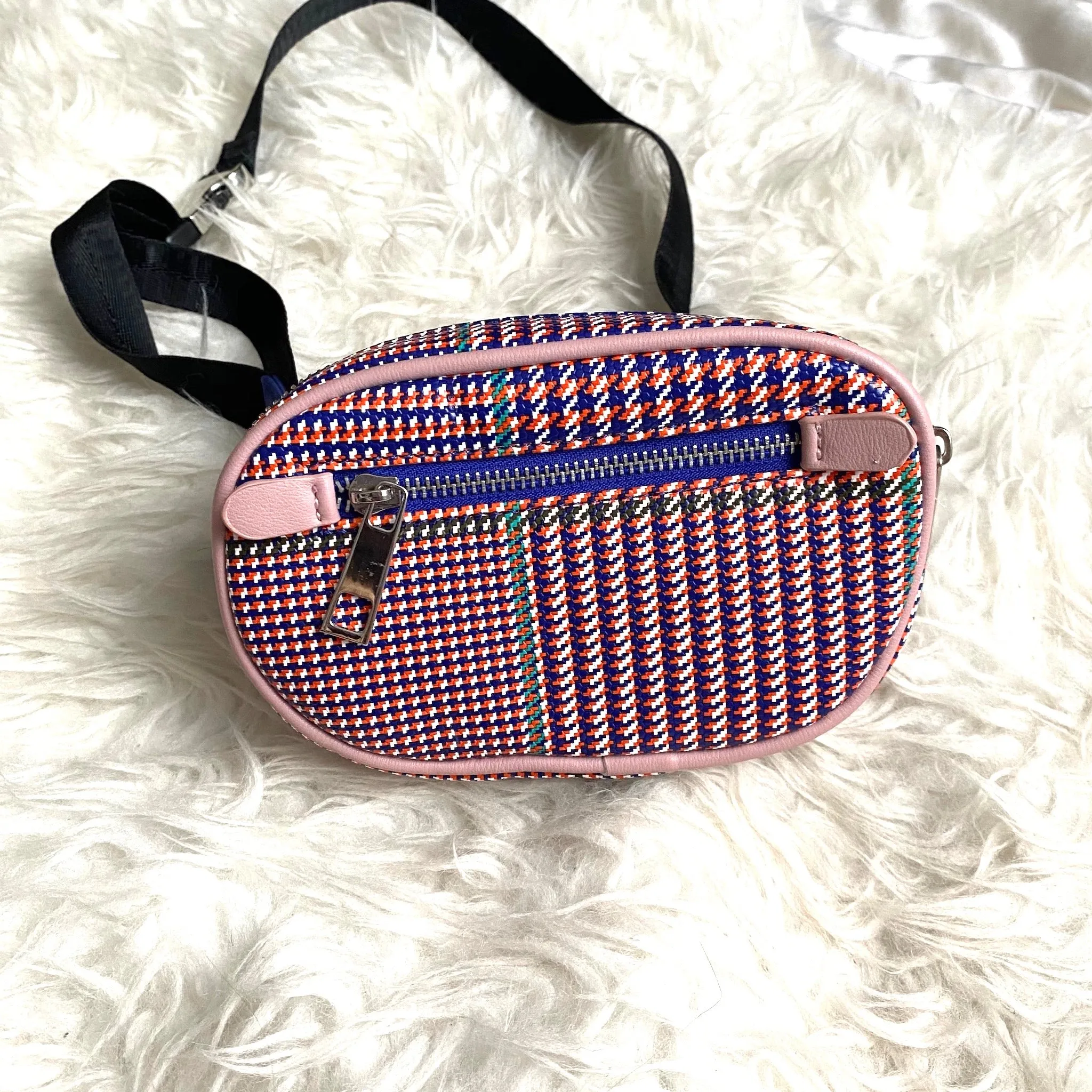 Like Dreams Nylon Fanny Pack (like new condition)