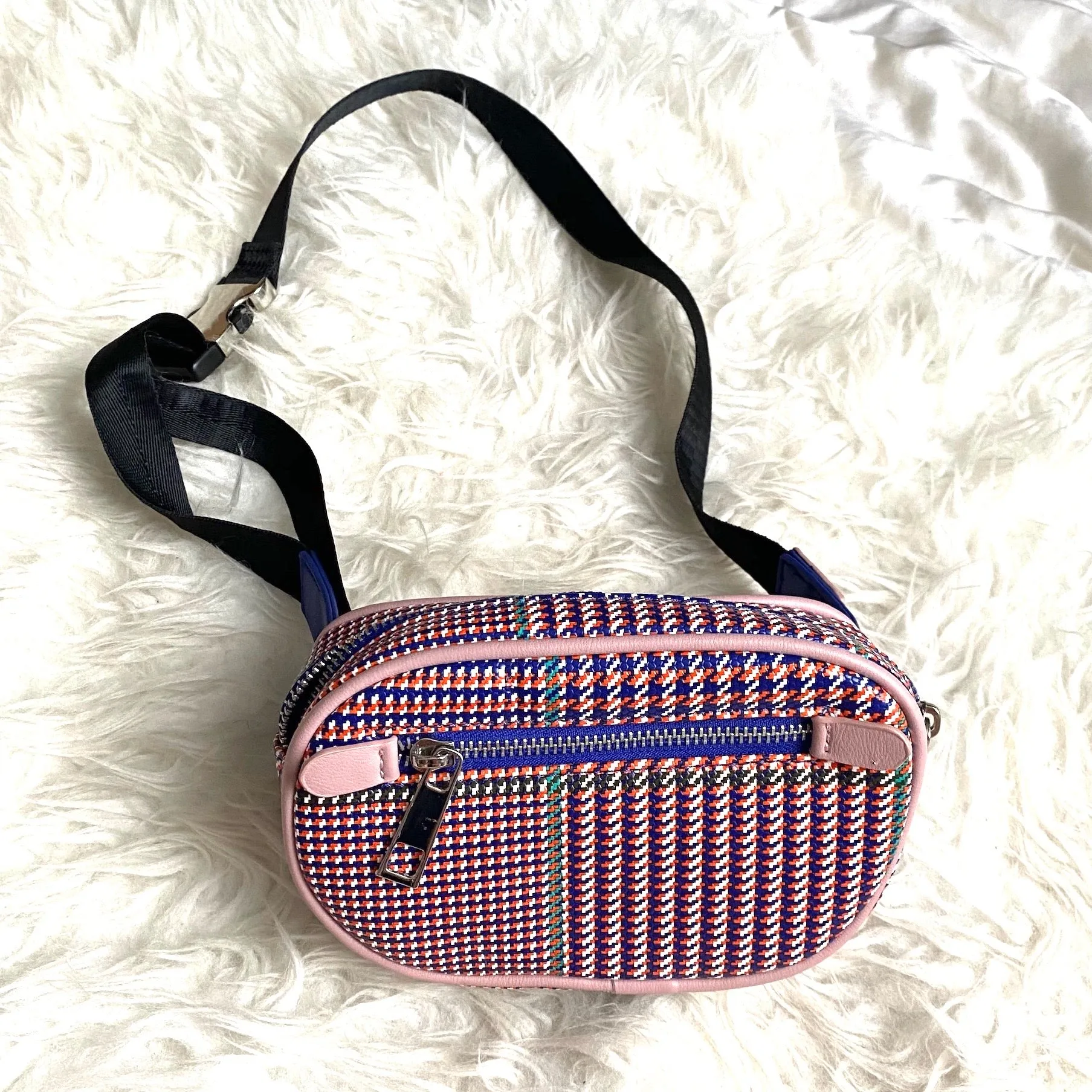 Like Dreams Nylon Fanny Pack (like new condition)