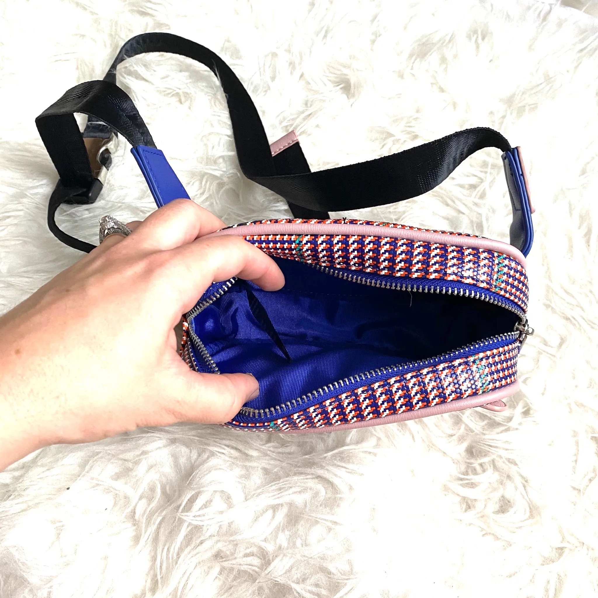 Like Dreams Nylon Fanny Pack (like new condition)