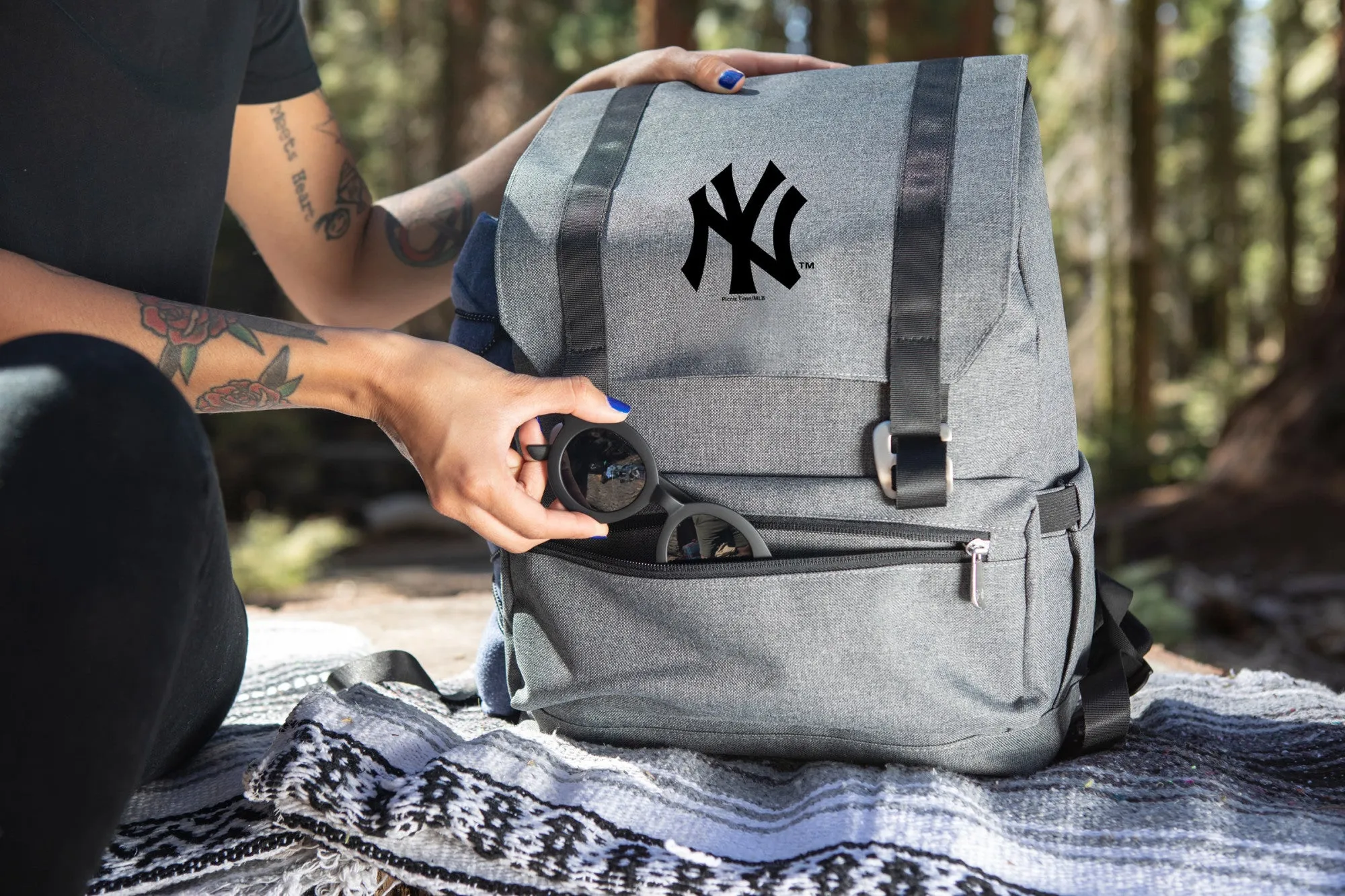 New York Yankees - On The Go Traverse Backpack Cooler