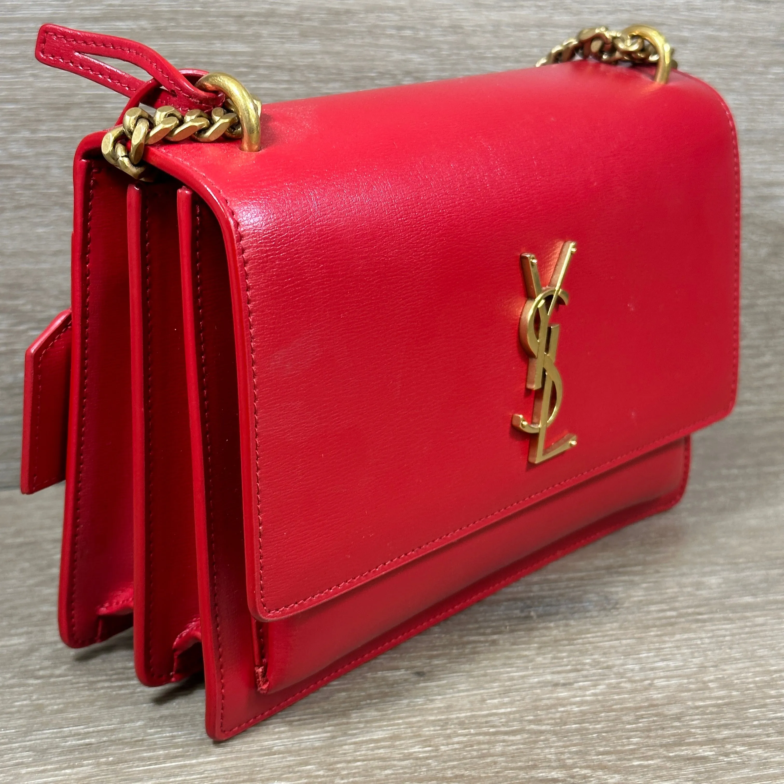 Saint Laurent Medium Sunset Shoulder Bag - Red