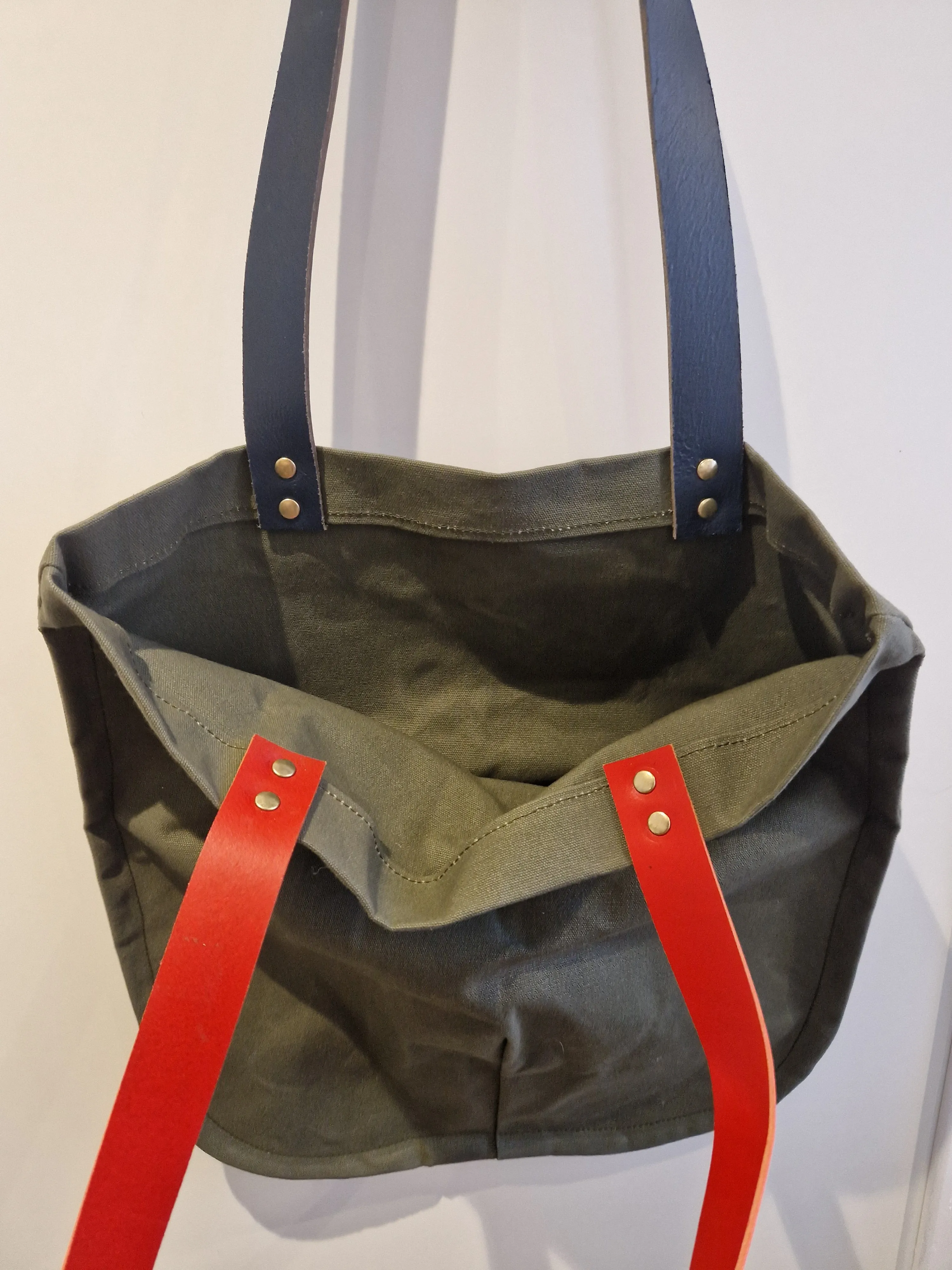 TOTELY SHOPPER in Khaki Green with multi straps